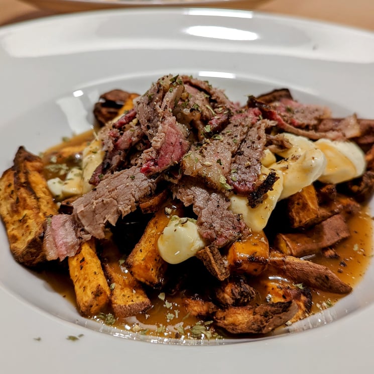 Fumée-Ninja-poutine-brisket